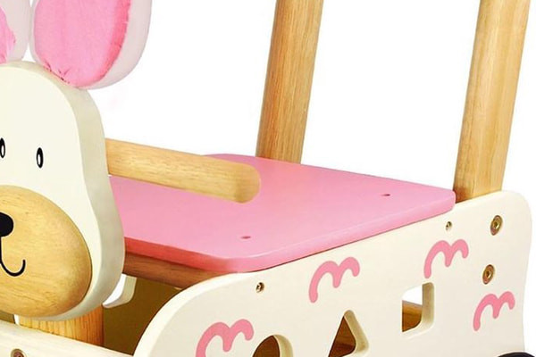 Met een zithoogte van ca 20 cm hoog.