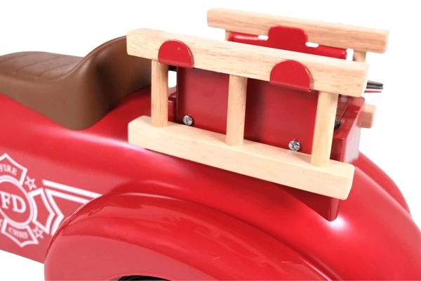 Twee ladders en brandslang achterop