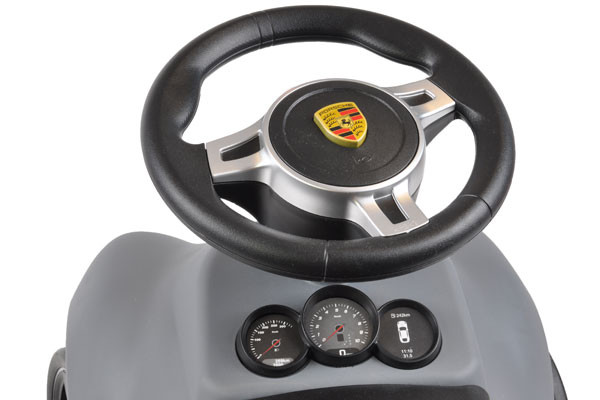 Echt claxon op het stuur.