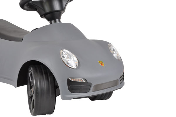 Voorzien van echt werkend stuur.