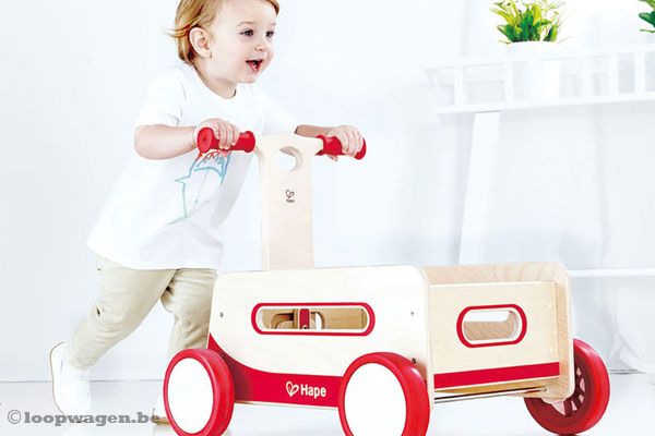 U kunt de loopwagen duwen.