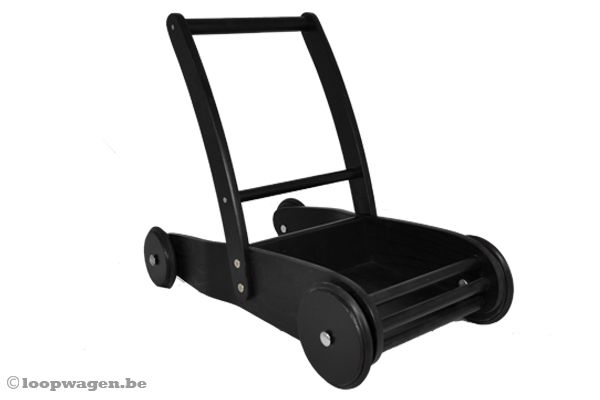Duwwagen helemaal in het zwart.