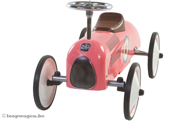 De loopwagen heeft een echt werkend stuur en een kunststof zitting.